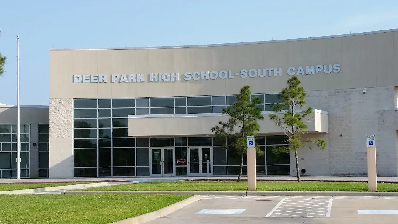 College campus building in Deer Park
