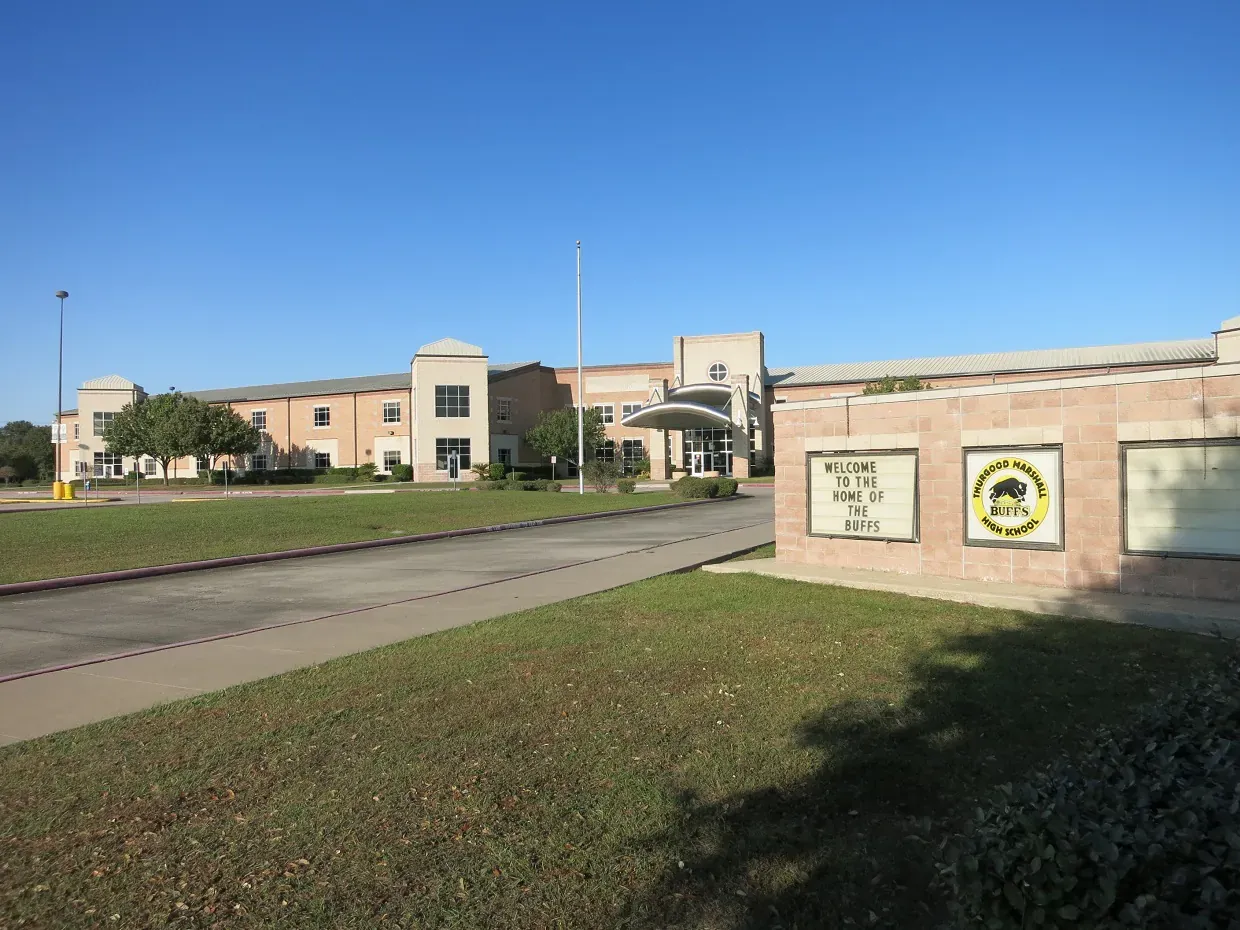 School campus and driveway in Missouri City